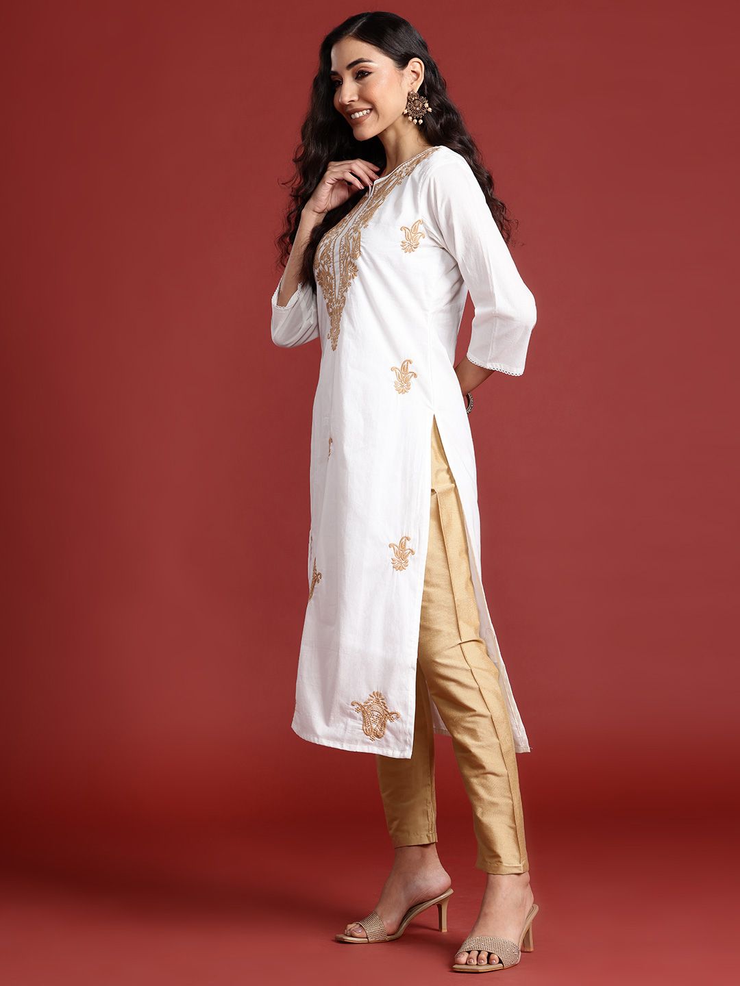 Indo Era Women Paisley Embroidered Pure Cotton Kurta