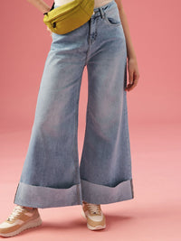 DressBerry Women Flared Mid-Rise Light Fade Stretchable Jeans