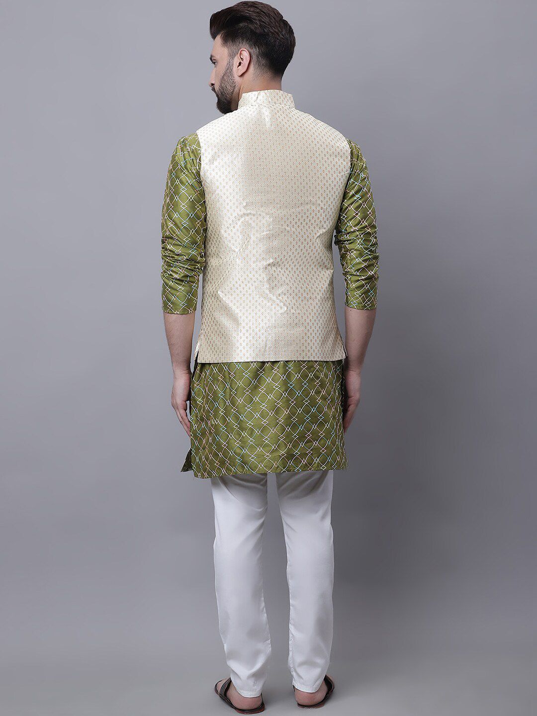 SOJANYA Embroidered Thread Work Kurta With Churidar