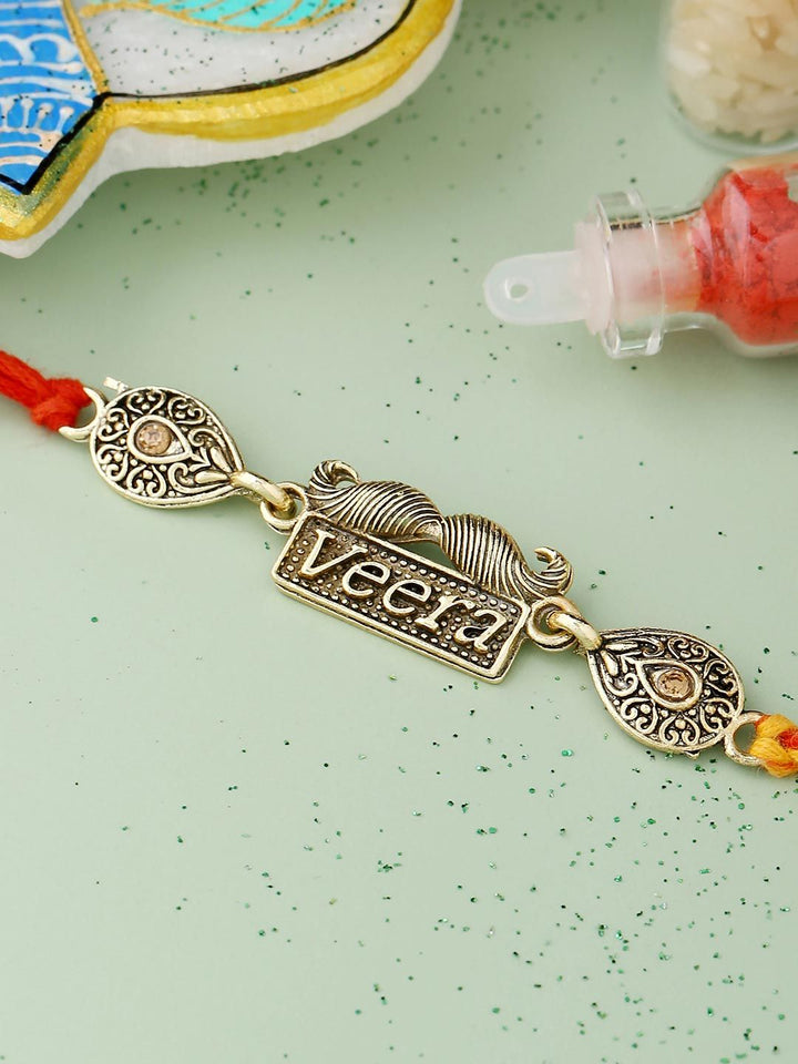 Pereka Antik Voylla Veera Rakhi dengan Pek Roli Chaawal