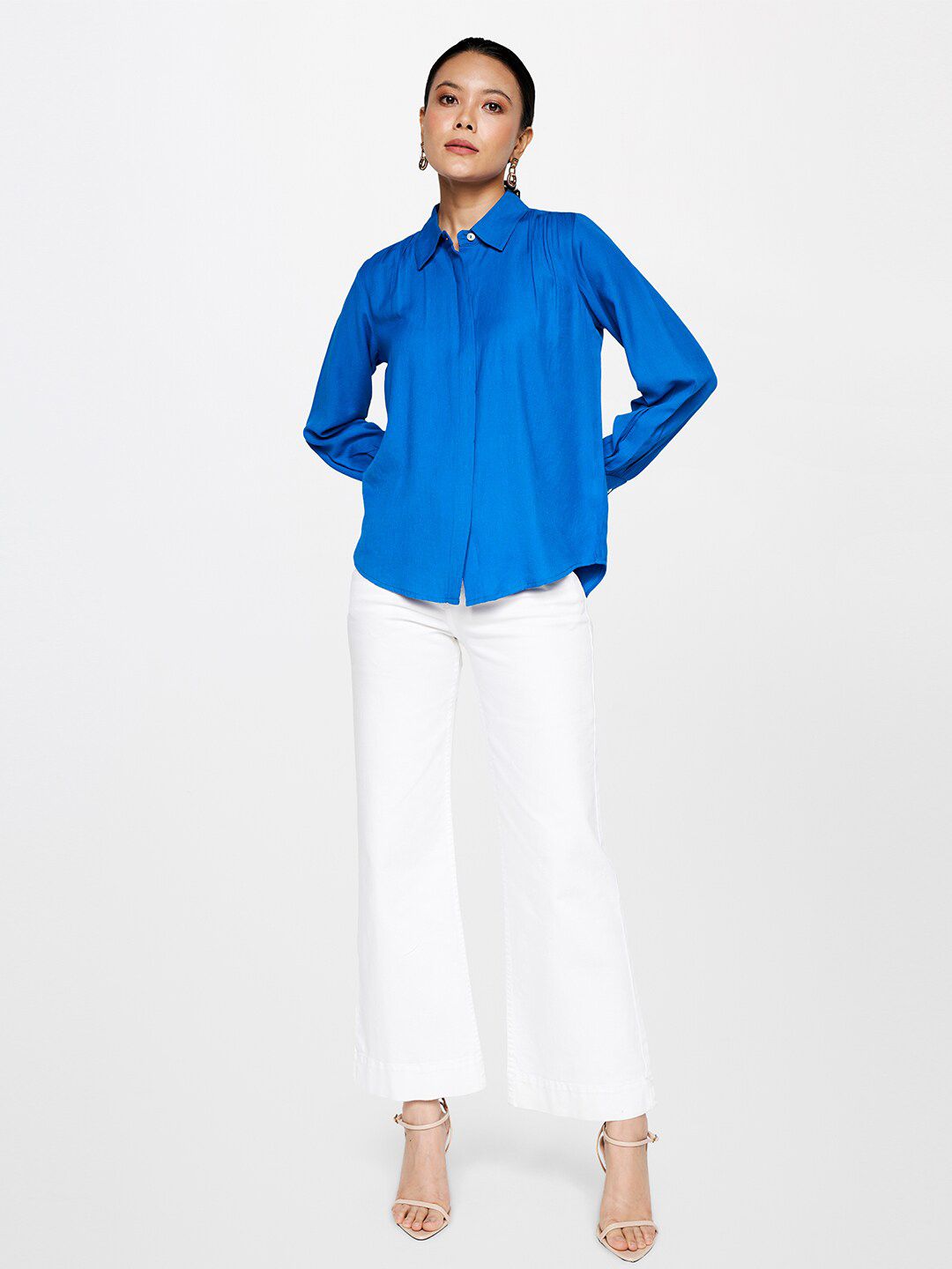AND Spread Collar High Low Hem Casual Shirt