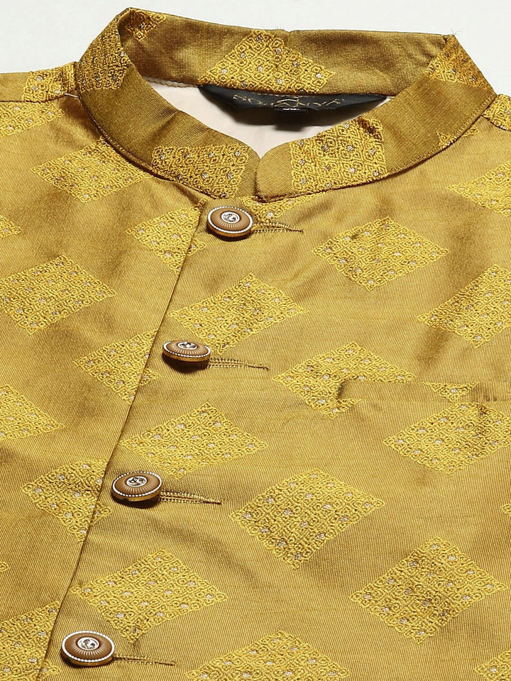 SOJANYA Men Maroon Kurta with Churidar