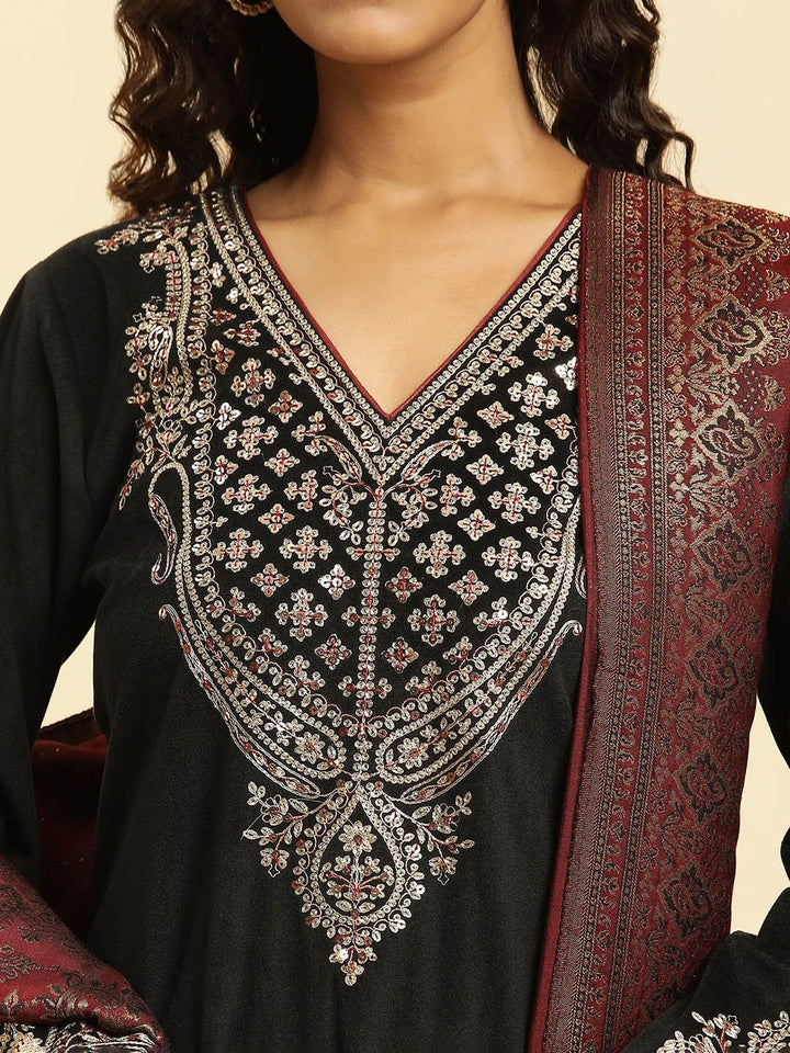 W Ethnic Motifs Sequinned V-Neck Velvet Straight Kurta With Palazzo And Dupatta