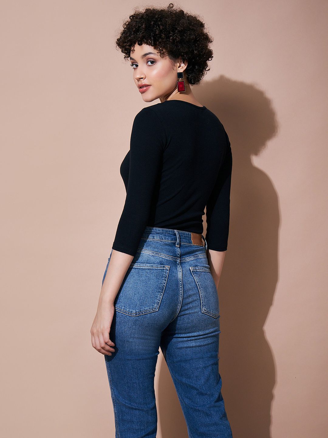 SASSAFRAS BASICS Ribbed Round Neck Bodysuit