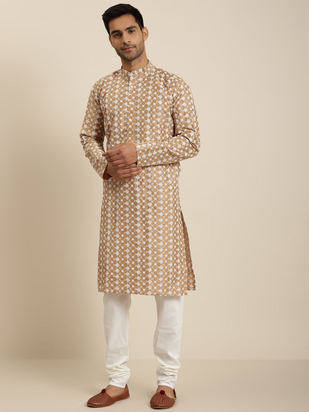SOJANYA Men Beige & White Embroidered Kurta