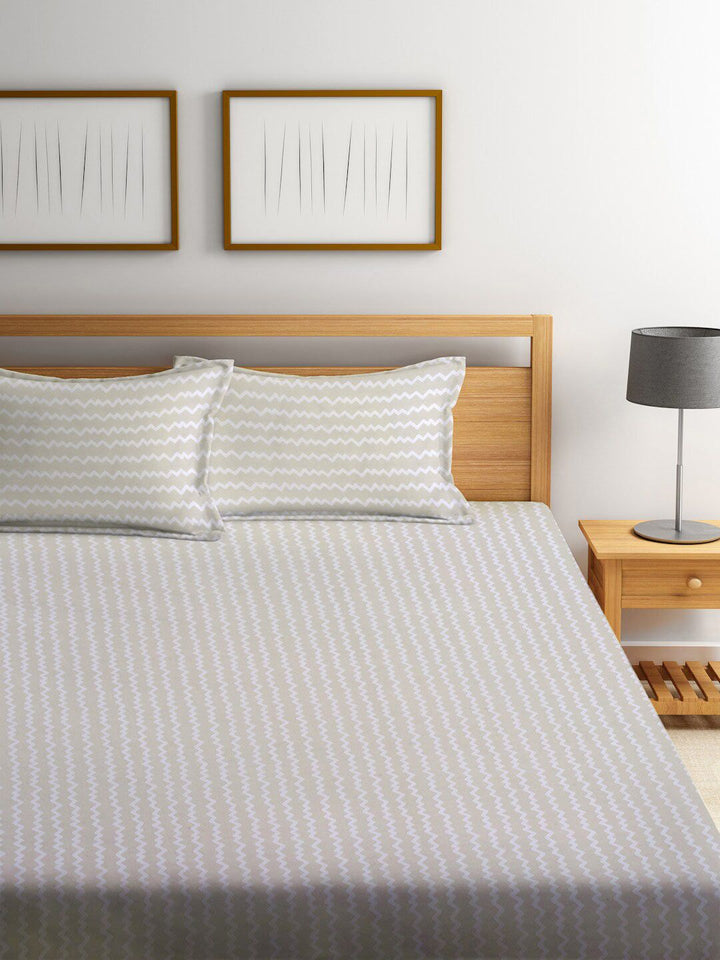 KLOTTHE Beige Chevron 300 TC Cadar King Halus dengan 2 Sarung Bantal-250 x 225 cm