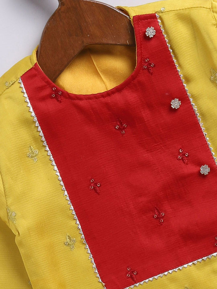 VASTRAMAY Boys Floral Embroidered Regular Sequinned Angrakha Kurta With Dhoti Pants