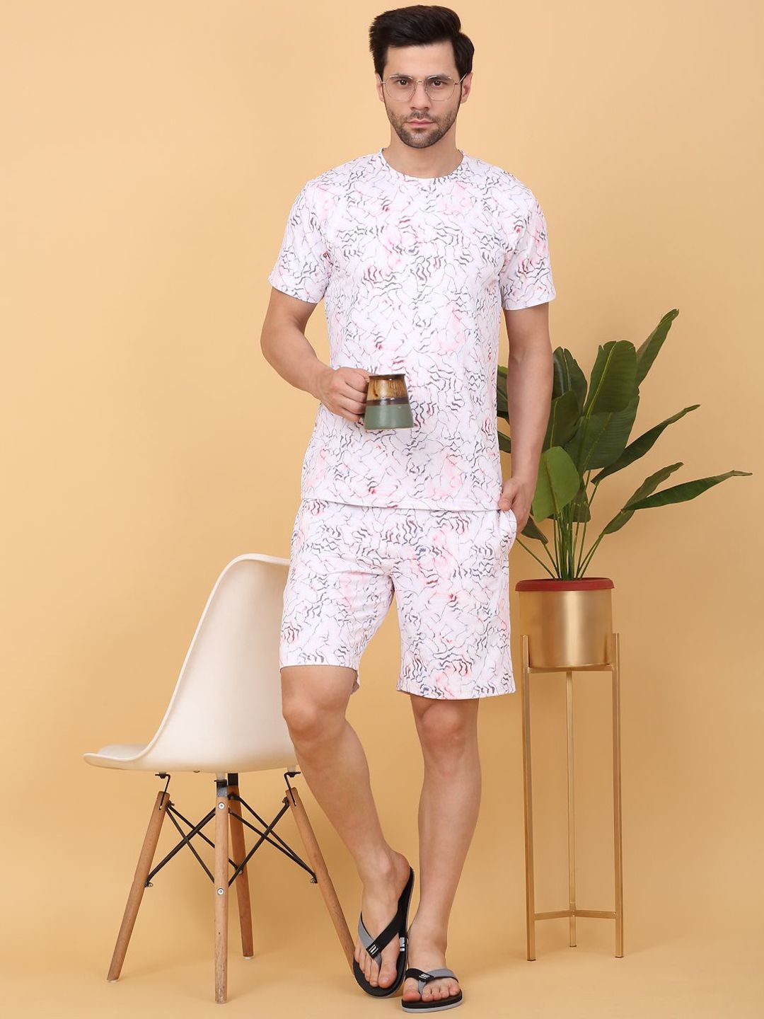 Sweet Dreams Men White & Pink Graphic Printed Round Neck T Shirt & Shorts