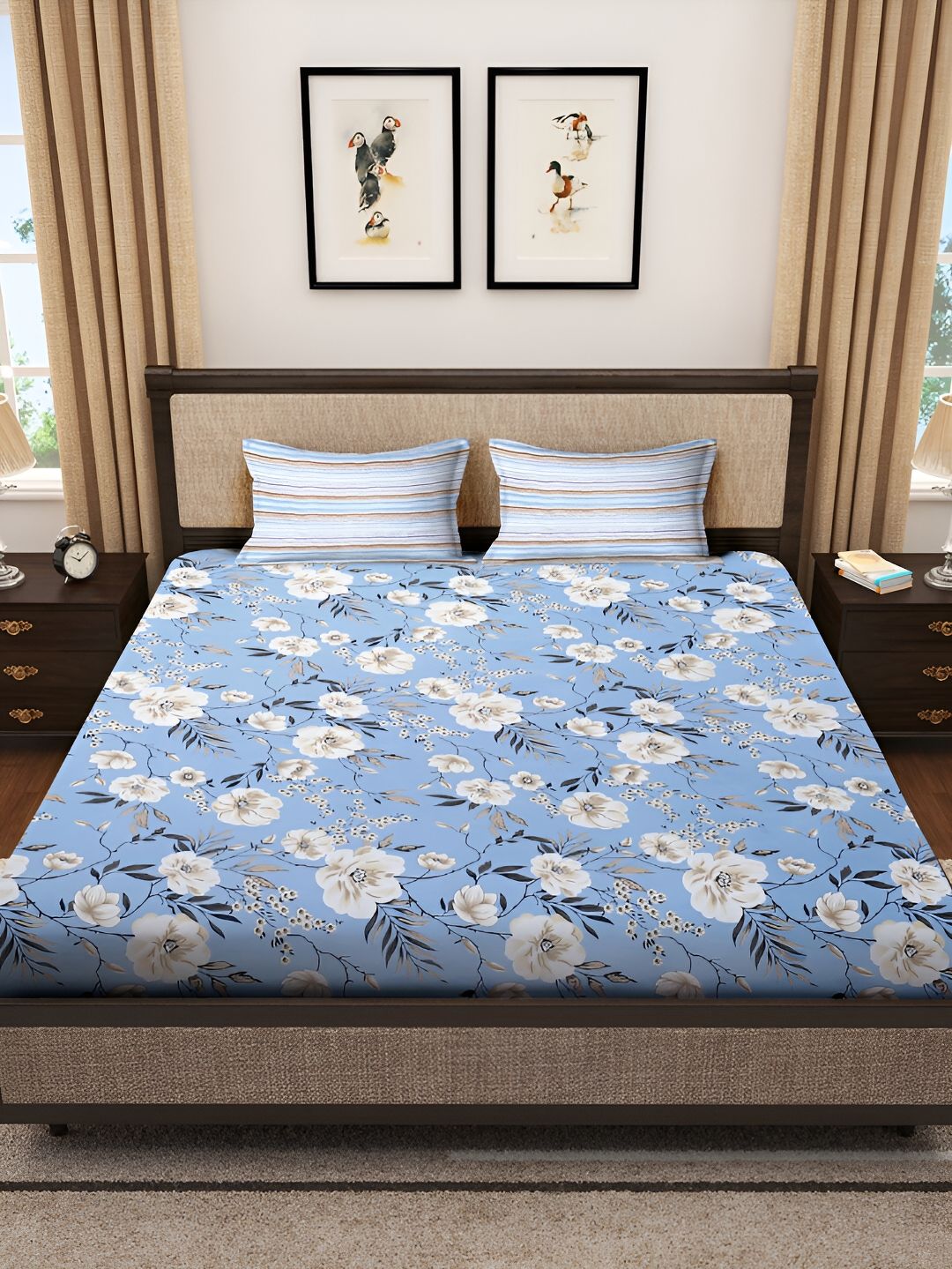 KLOTTHE Blue & White Floral Printed 300TC Super King Fitted Bedsheet With 2 Pillow Covers