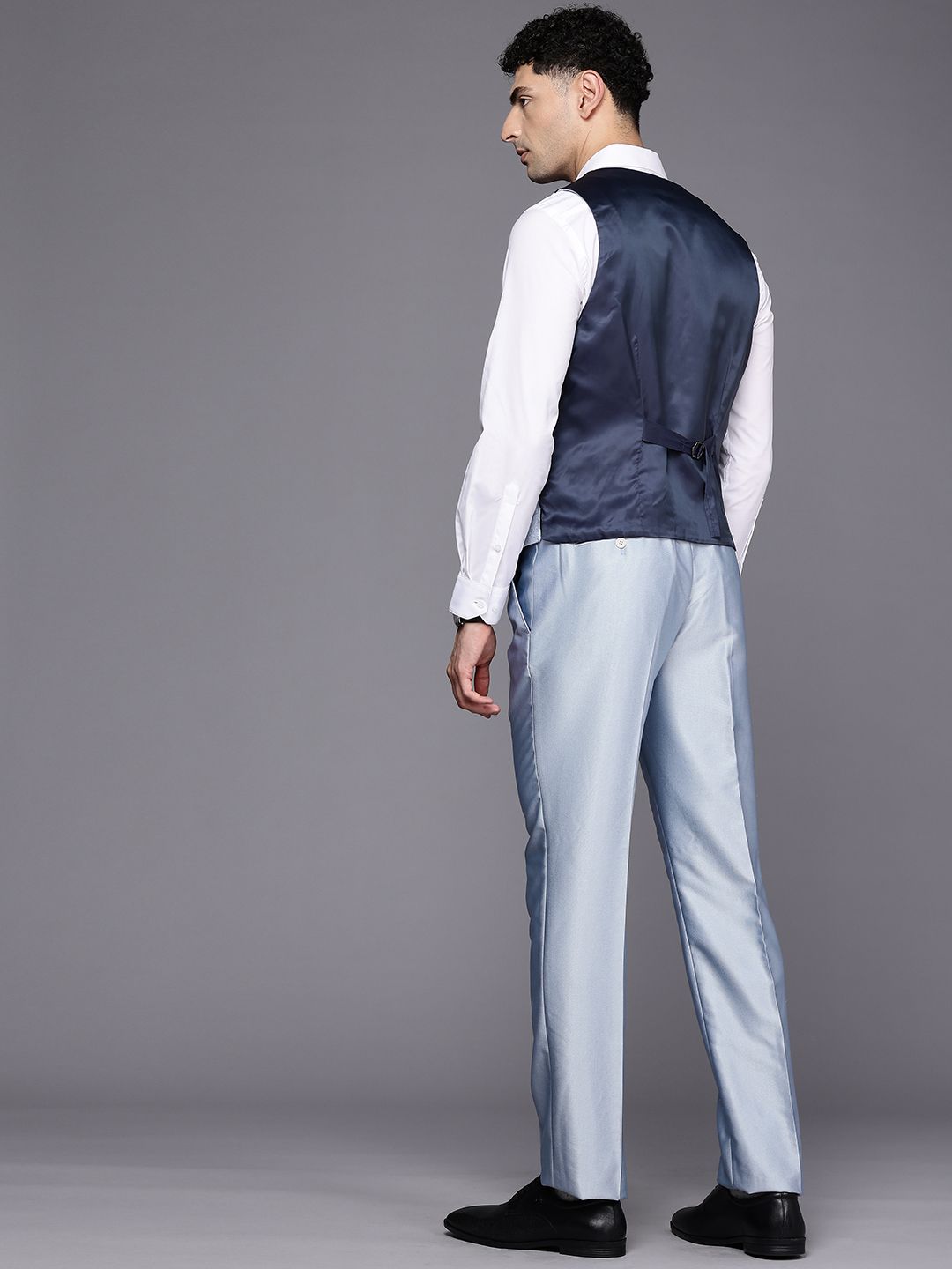 Raymond Self Design Textured Contemporary Fit Single Breasted 3 Piece Party Suits