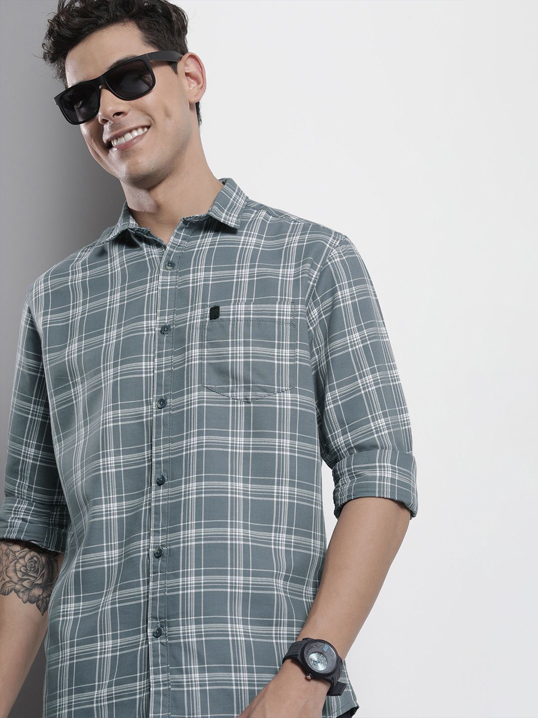 The Indian Garage Co Men Grey & White Checked Cotton Casual Shirt