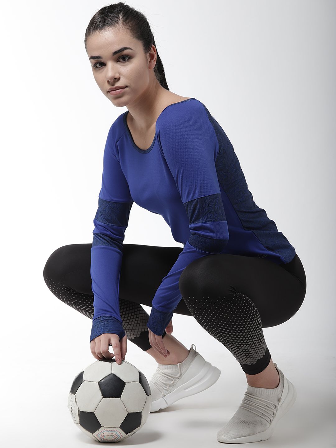 Alcis Women Blue & Black Printed Boat Neck Running T-shirt
