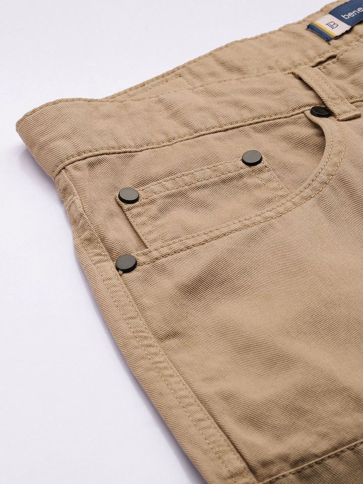 Bene Kleed Men Solid Straight Fit Cargos Trousers