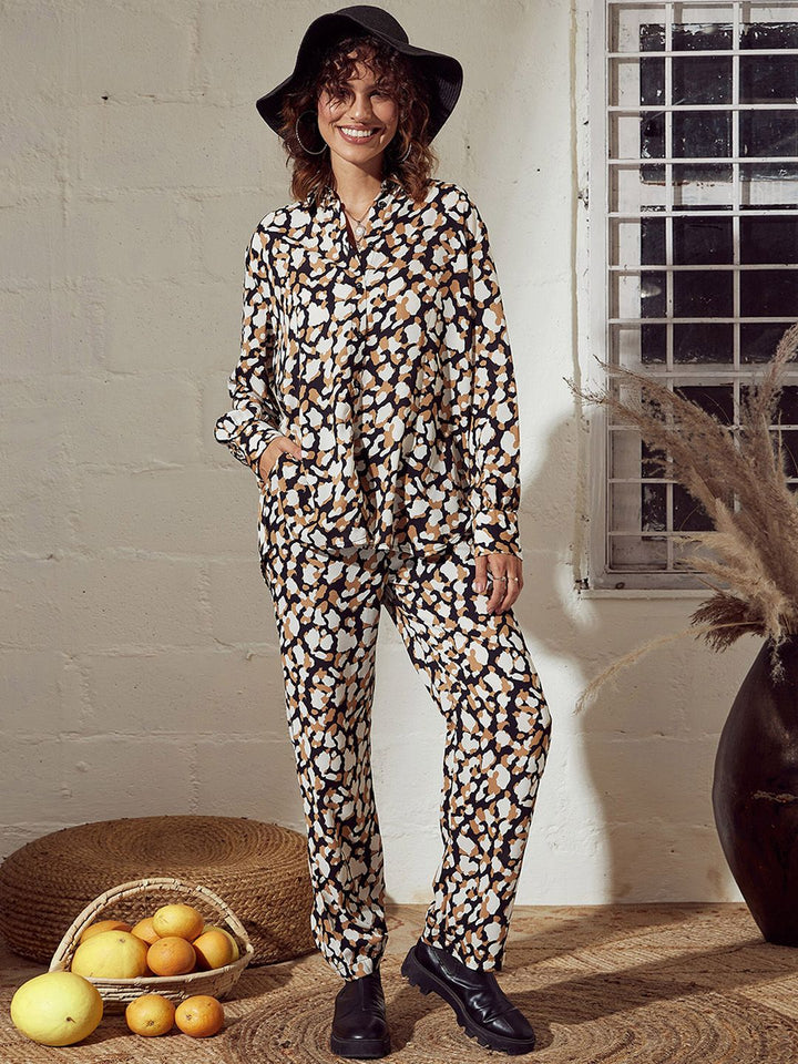 SASSAFRAS Women Beige Abstract Printed Mid-Rise Straight Trousers