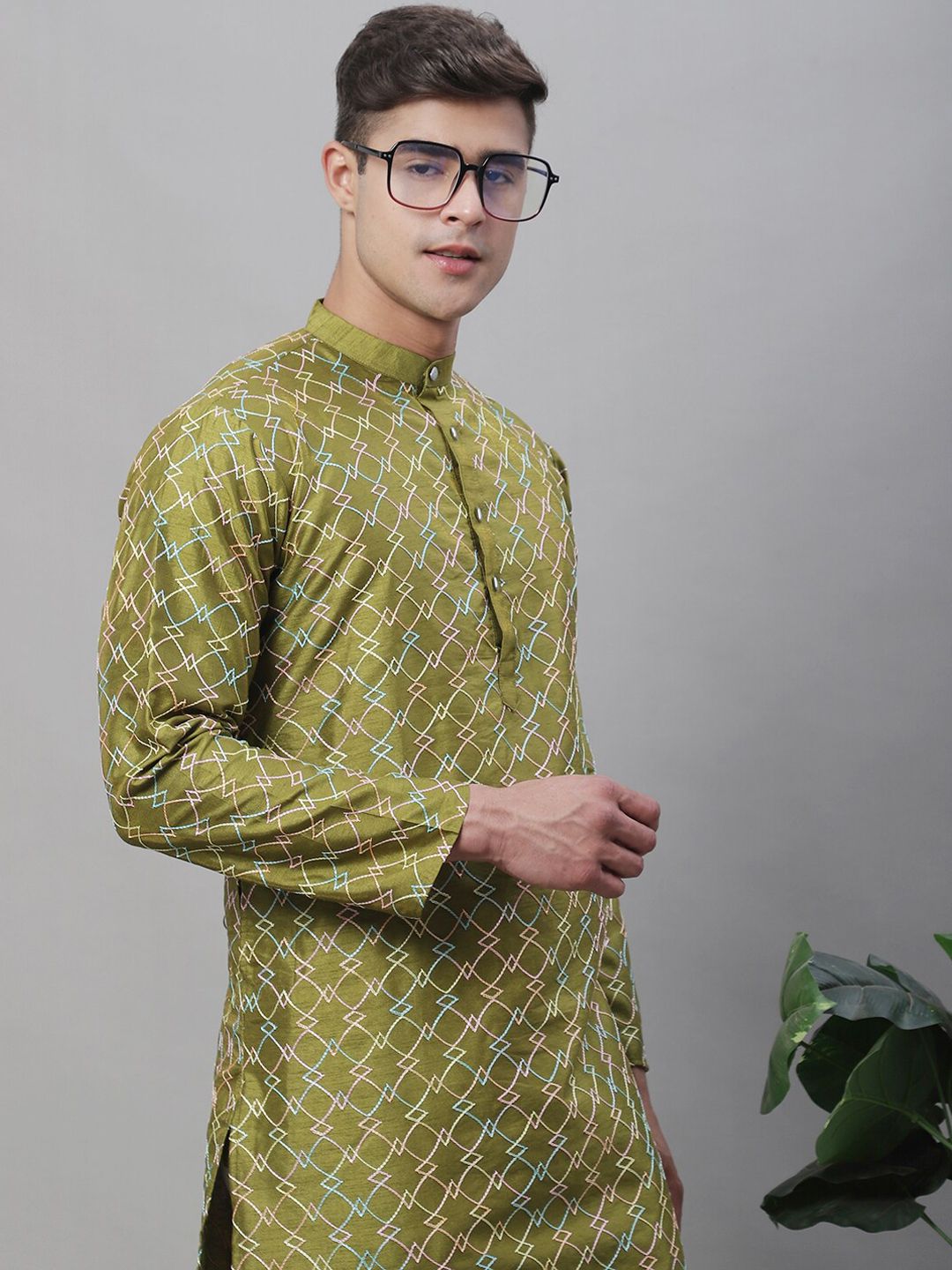 SOJANYA Kurta Biasa Sulam Geometrik Dengan Churidar
