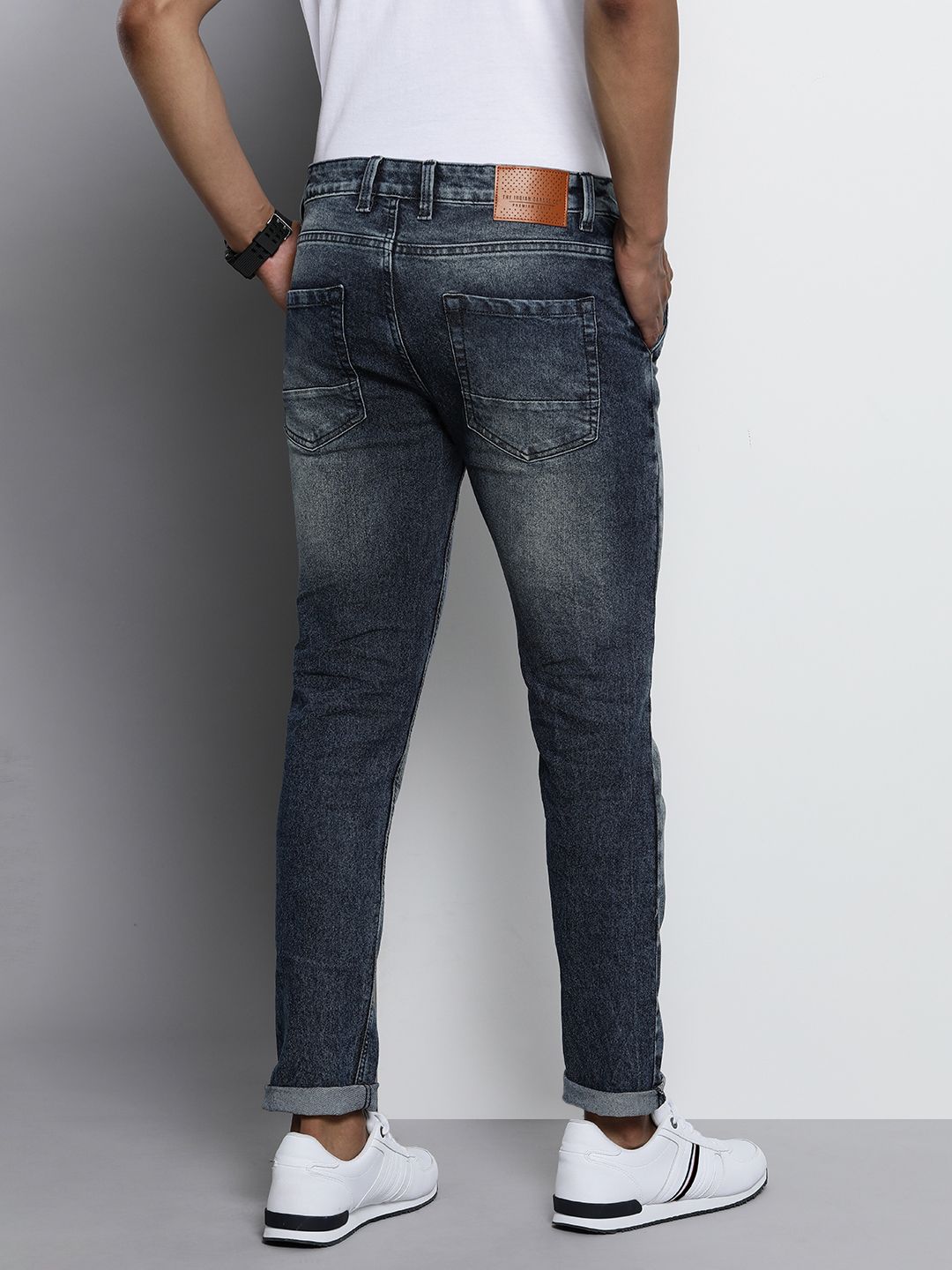 The Indian Garage Co Men Blue Slim Fit Mildly Distressed Light Fade Stretchable Jeans