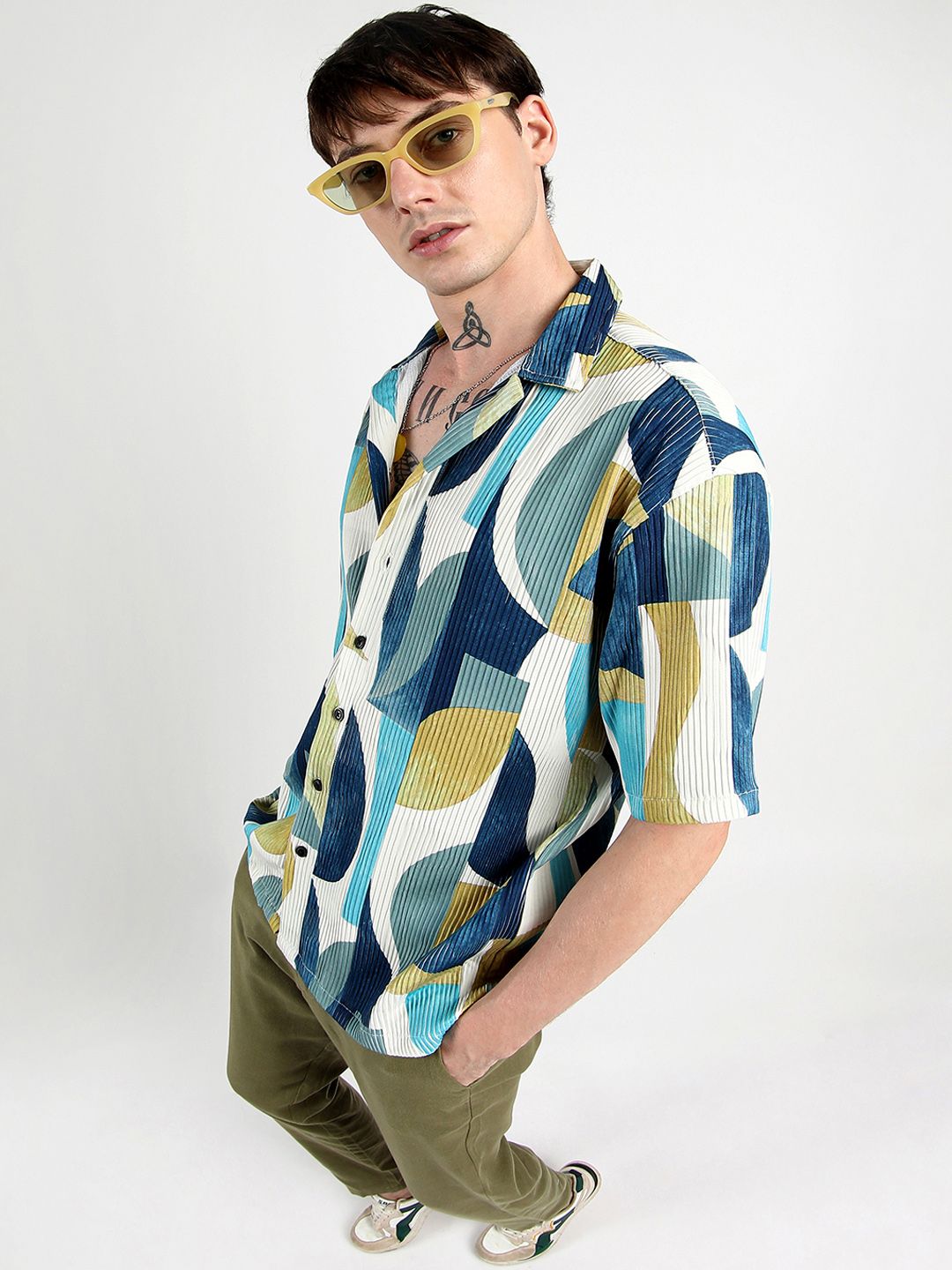 Campus Sutra Men Comfort Cuban Collar Abstract Curves Oversized Casual Shirt
