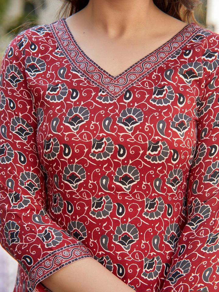 KALINI Women Floral Printed Regular Thread Work Kurta with Trousers & With Dupatta