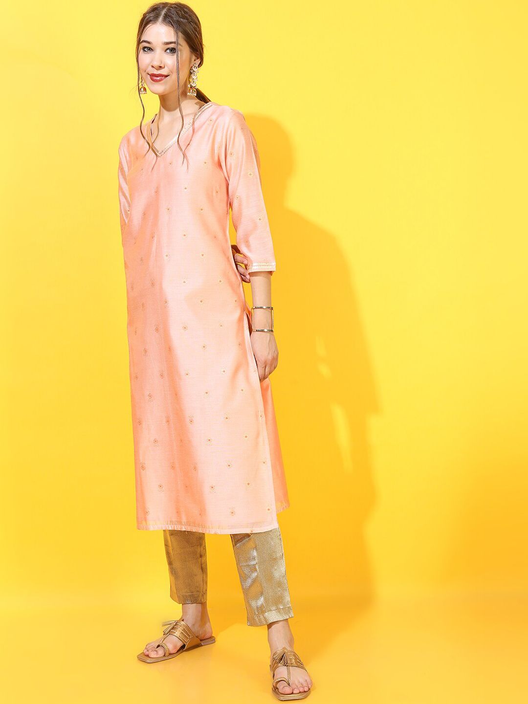 Vishudh Women Peach-Coloured Geometric Embroidered Kurta