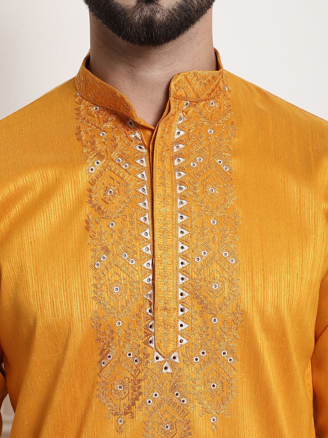SOJANYA Motif Etnik Yoke Design Thread Work Kurta