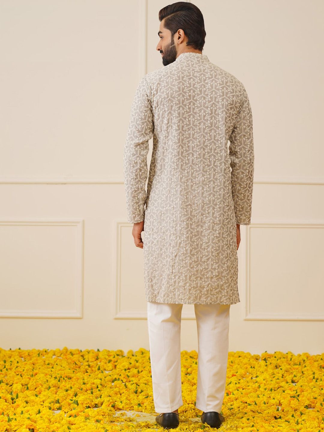 Jompers Ethnic Motifs Embroidered Regular Chikankari Kurta with Pyjamas