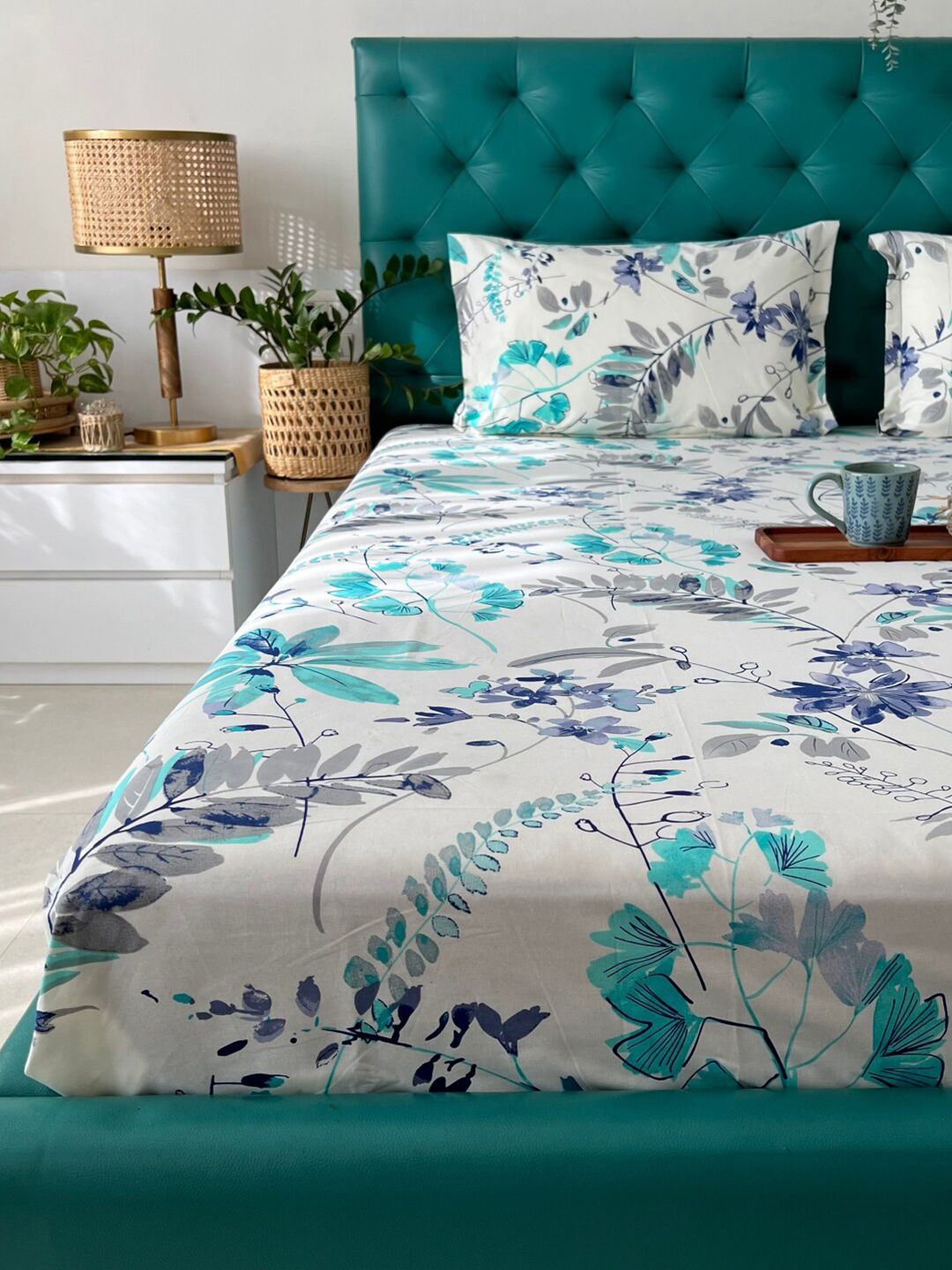 URBAN SPACE Floral Feast Printed 200 TC Pure Cotton King Bedsheet & 2 Pillow Covers