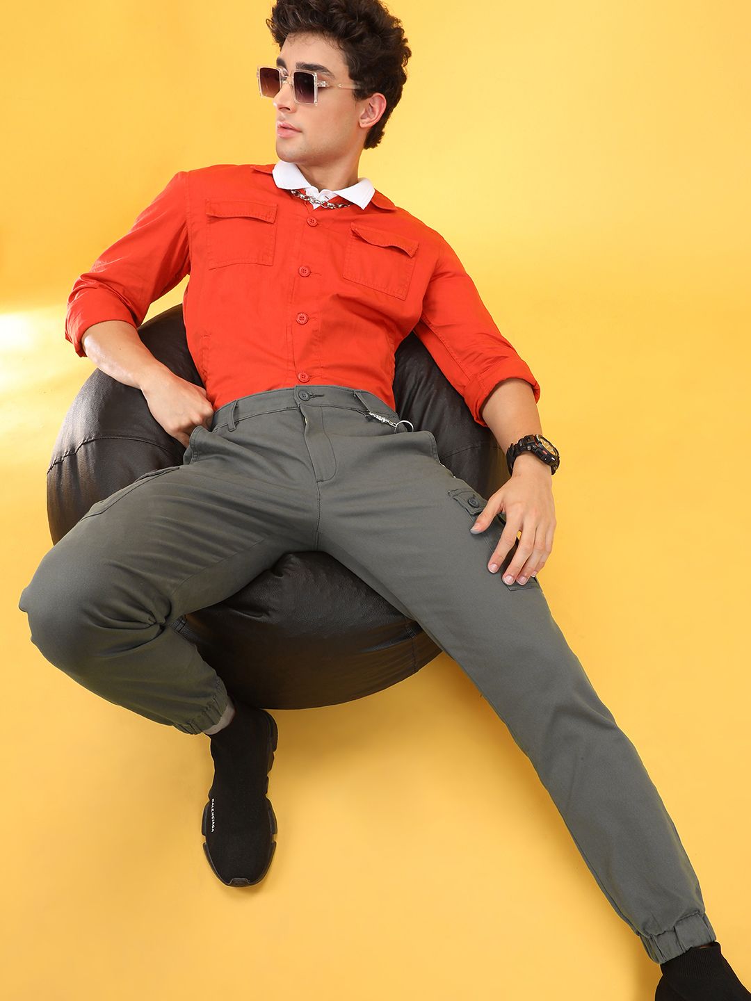 The Indian Garage Co Men Grey Slim Fit Cargo Joggers