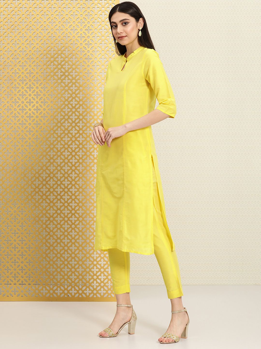 House of Pataudi Women Jashn Kurta With Trousers & Embroidered Dupatta
