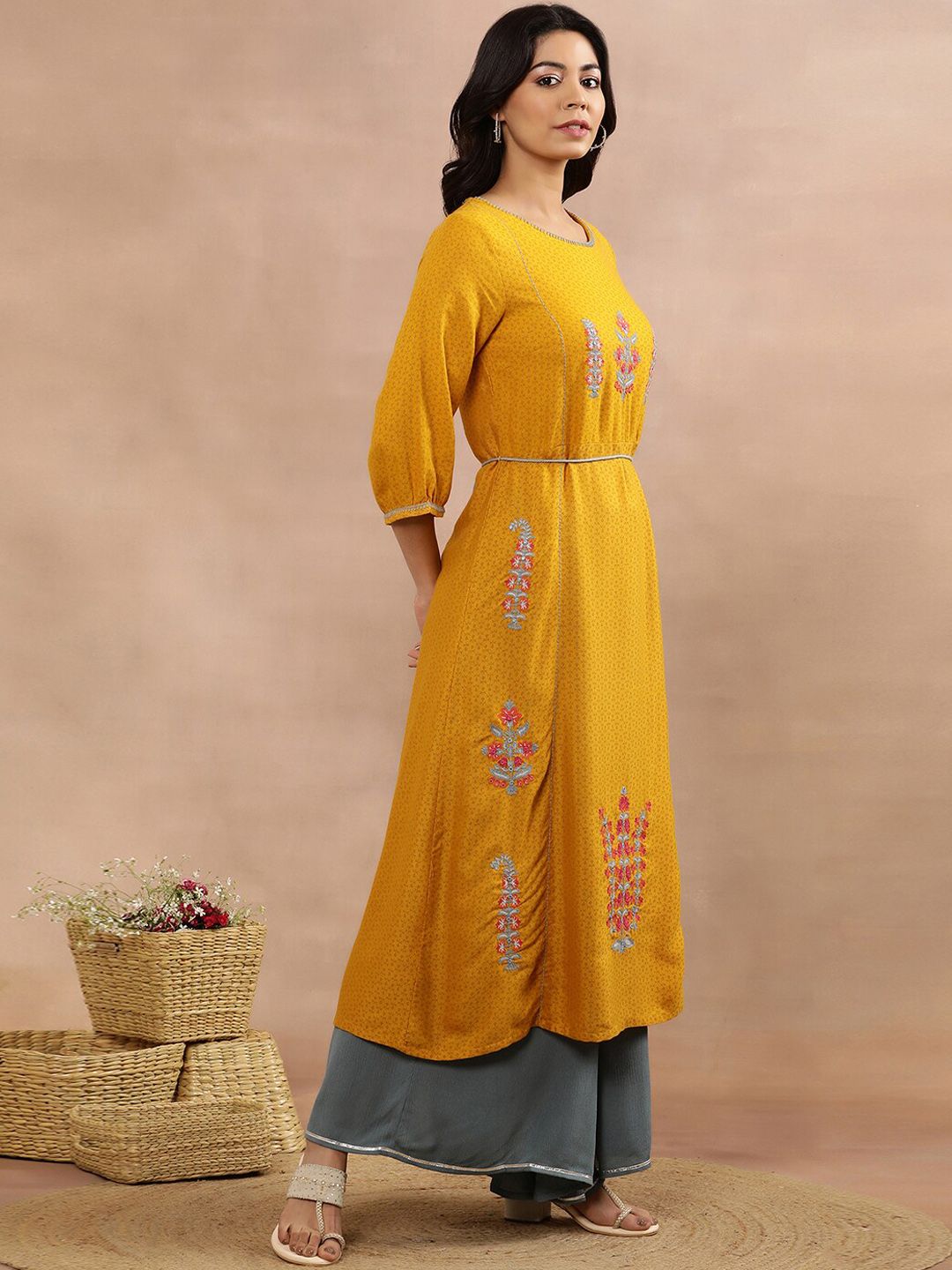 W Ethnic Motifs Embroidered Regular Mirror Work Kurta with Palazzo