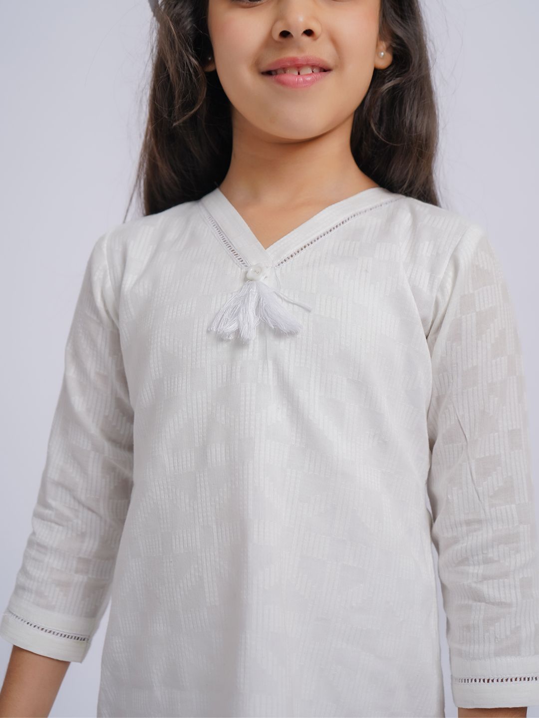 VASTRAMAY Girls Geometric Woven Design Jacquard Weave Cotton Straight Kurta