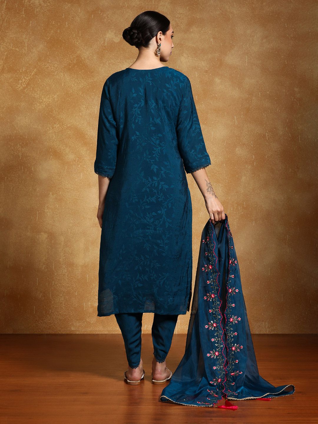 Varanga Wanita Bunga Bulat Kurta Biasa Dengan Seluar & Dengan Dupatta