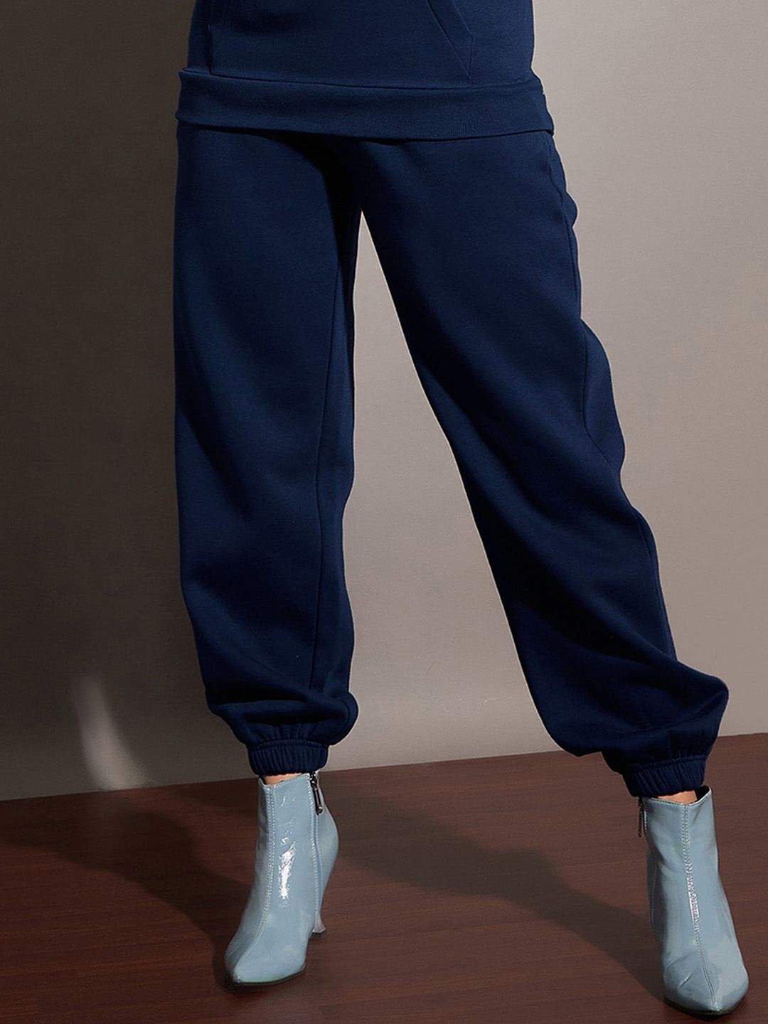 SASSAFRAS Women Navy Blue Relaxed Fit Mid-Rise Fleece Joggers