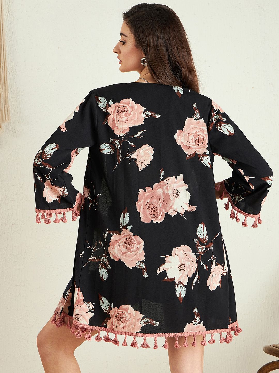 Berrylush Printed Tasselled Longline Shrug