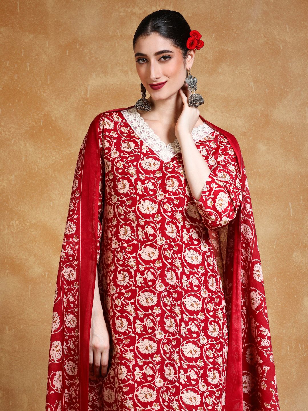 Varanga Women Floral Printed V Neck Kurta Set With Dupatta