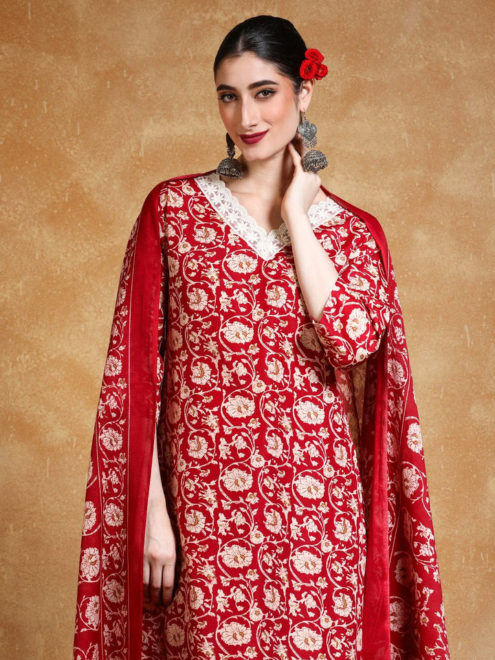 Varanga Women Floral Printed V Neck Kurta Set With Dupatta