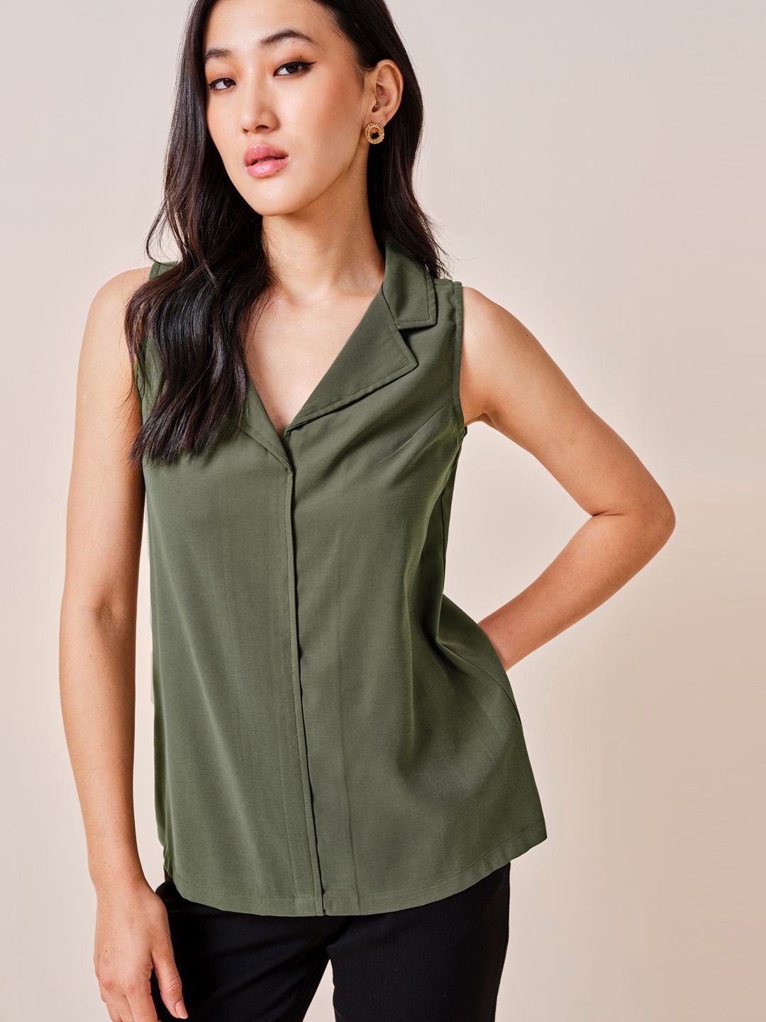 AND Women Solid V-Neck Sleeveless Top