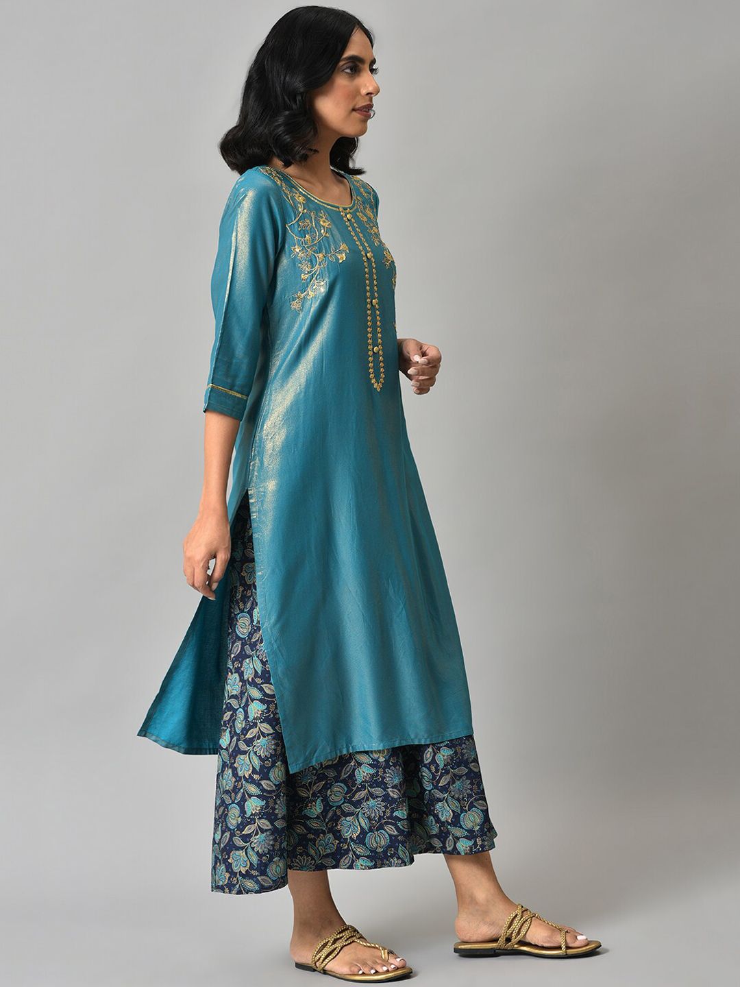 Aurelia Women Blue Zari Embroidered Kurta with Printed Culottes