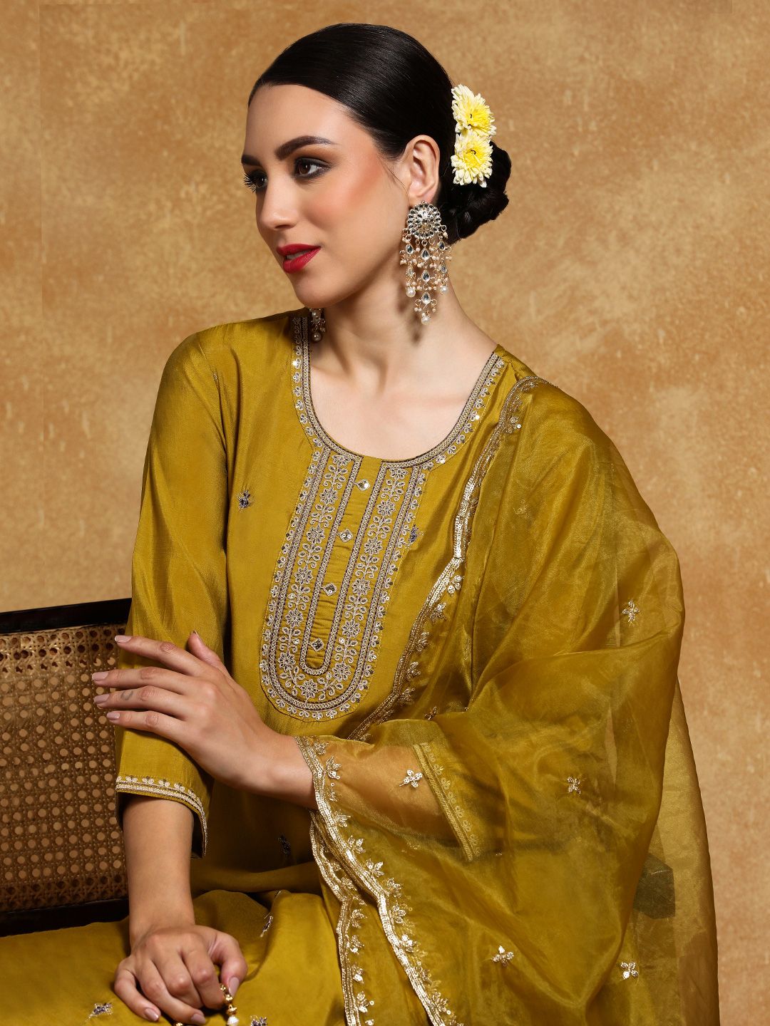 Varanga Floral Embroidered Zari Straight Kurta With Trousers And Dupatta