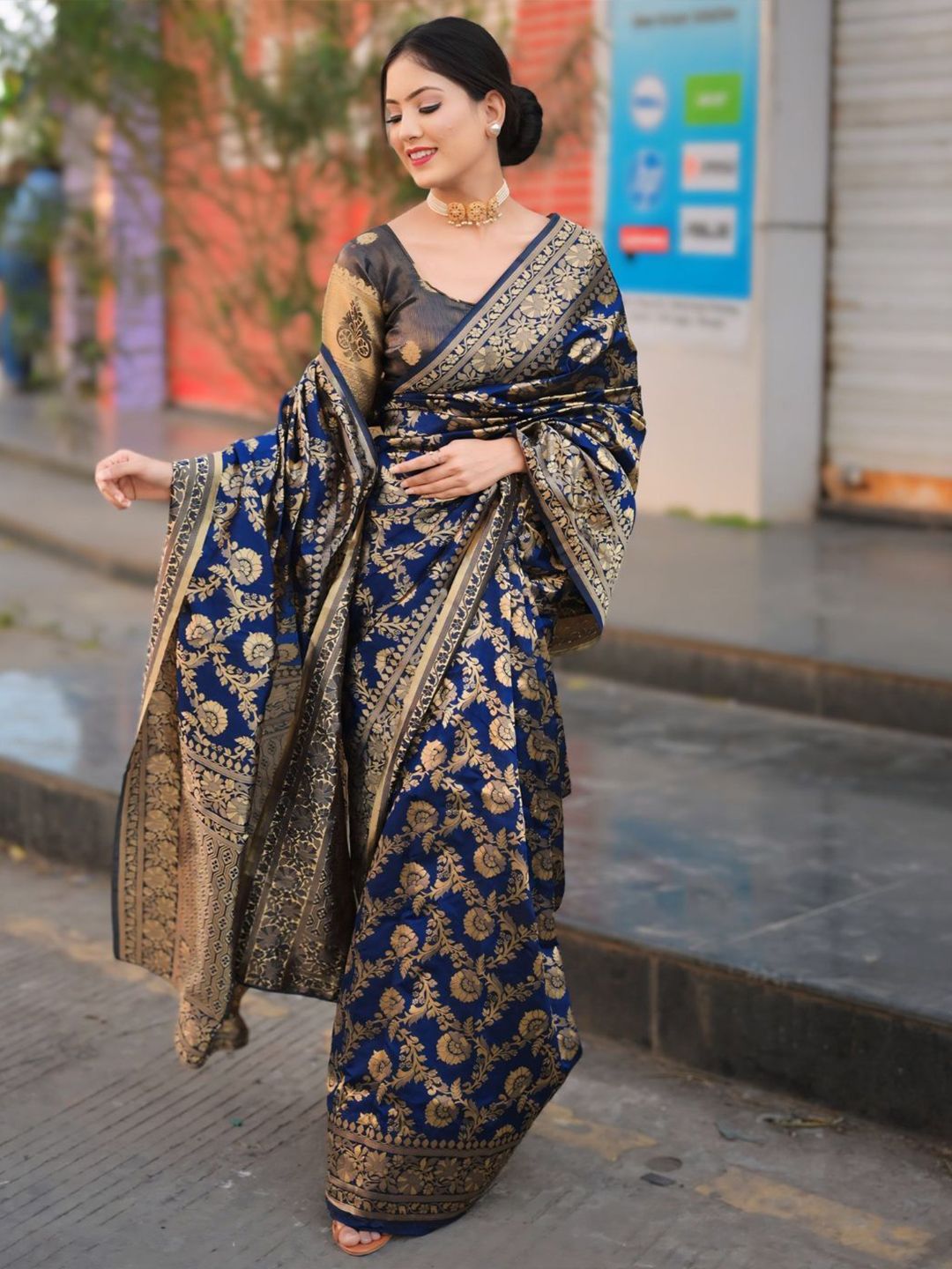 KALINI Ethnic Motifs Woven Design Zardozi Banarasi Saree with Blouse Piece