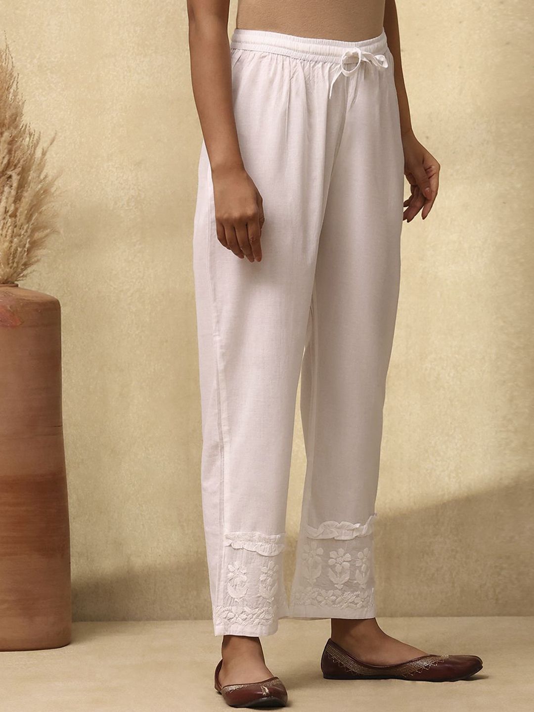 House of Chikankari Women White Cotton Chikankari Embroidered Pant