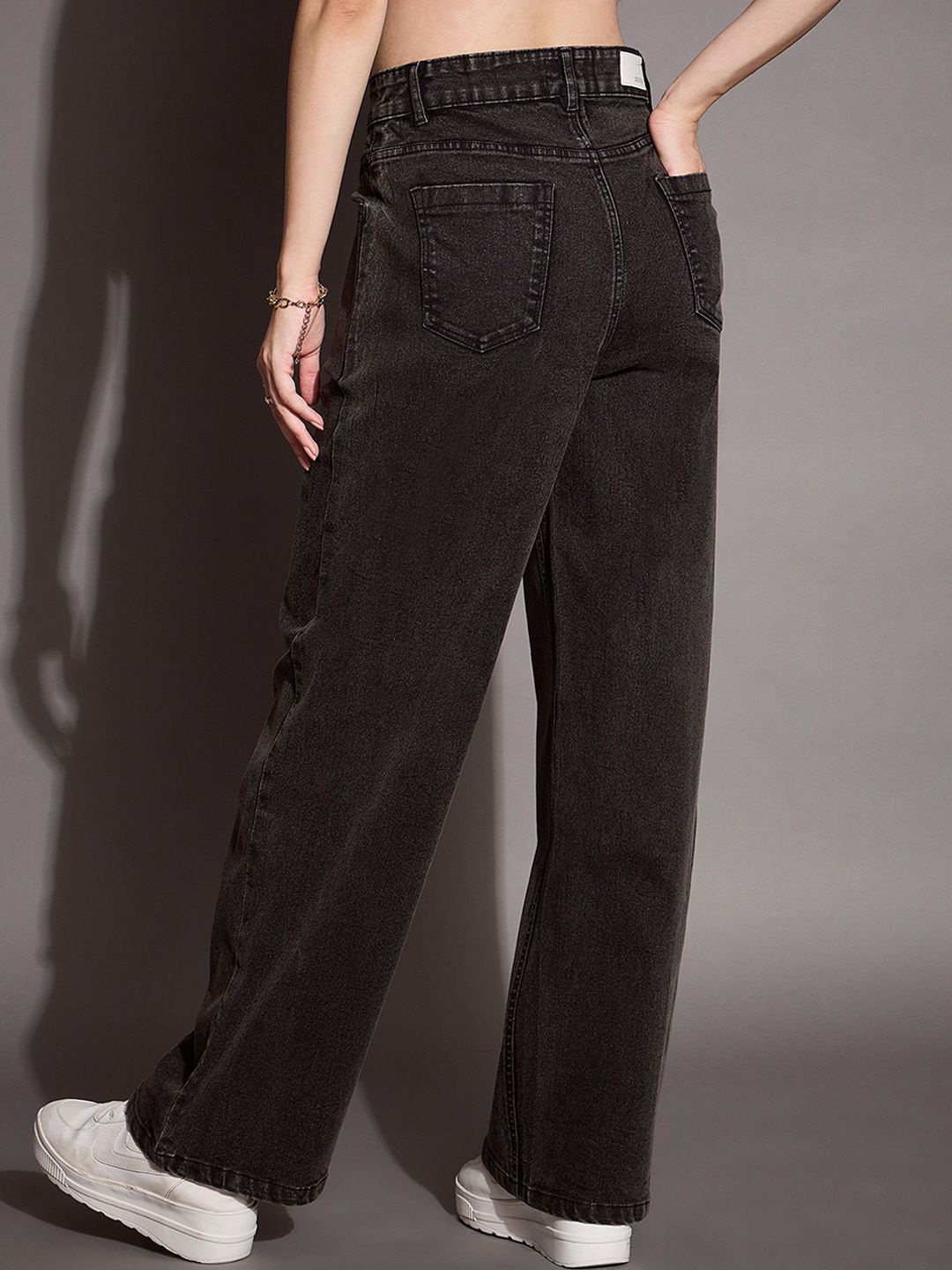 SASSAFRAS BASICS Women Comfort Straight Fit High-Rise Low Distress Stretchable Jeans