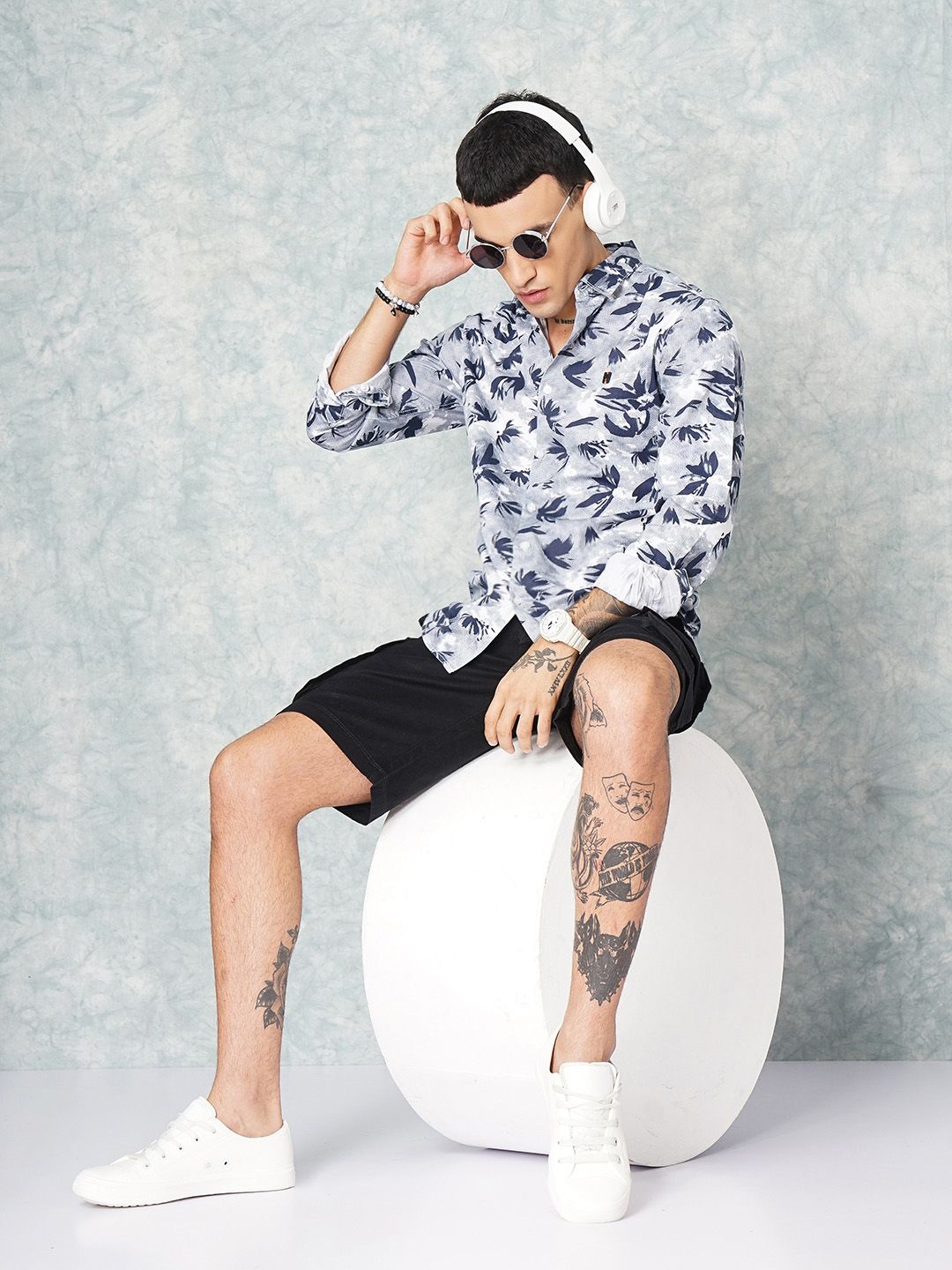The Indian Garage Co Men White & Navy Blue Slim Fit Printed Casual Shirt