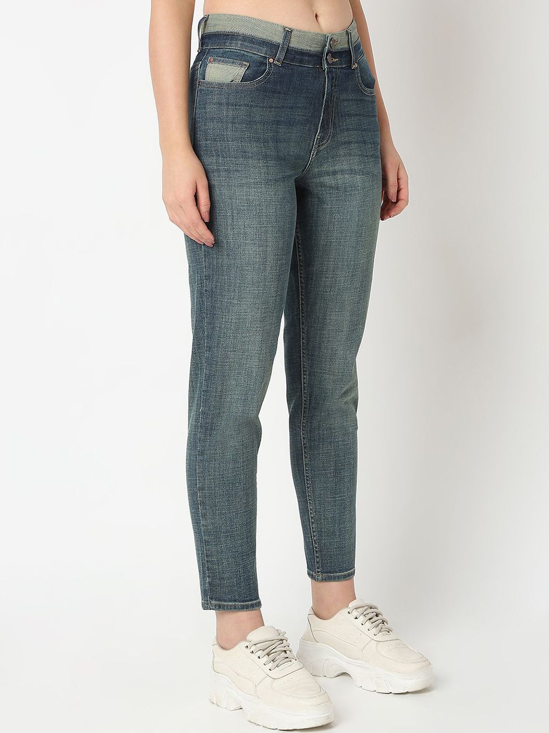 SPYKAR Women Slim Fit Mid-Rise Light Fade Jeans