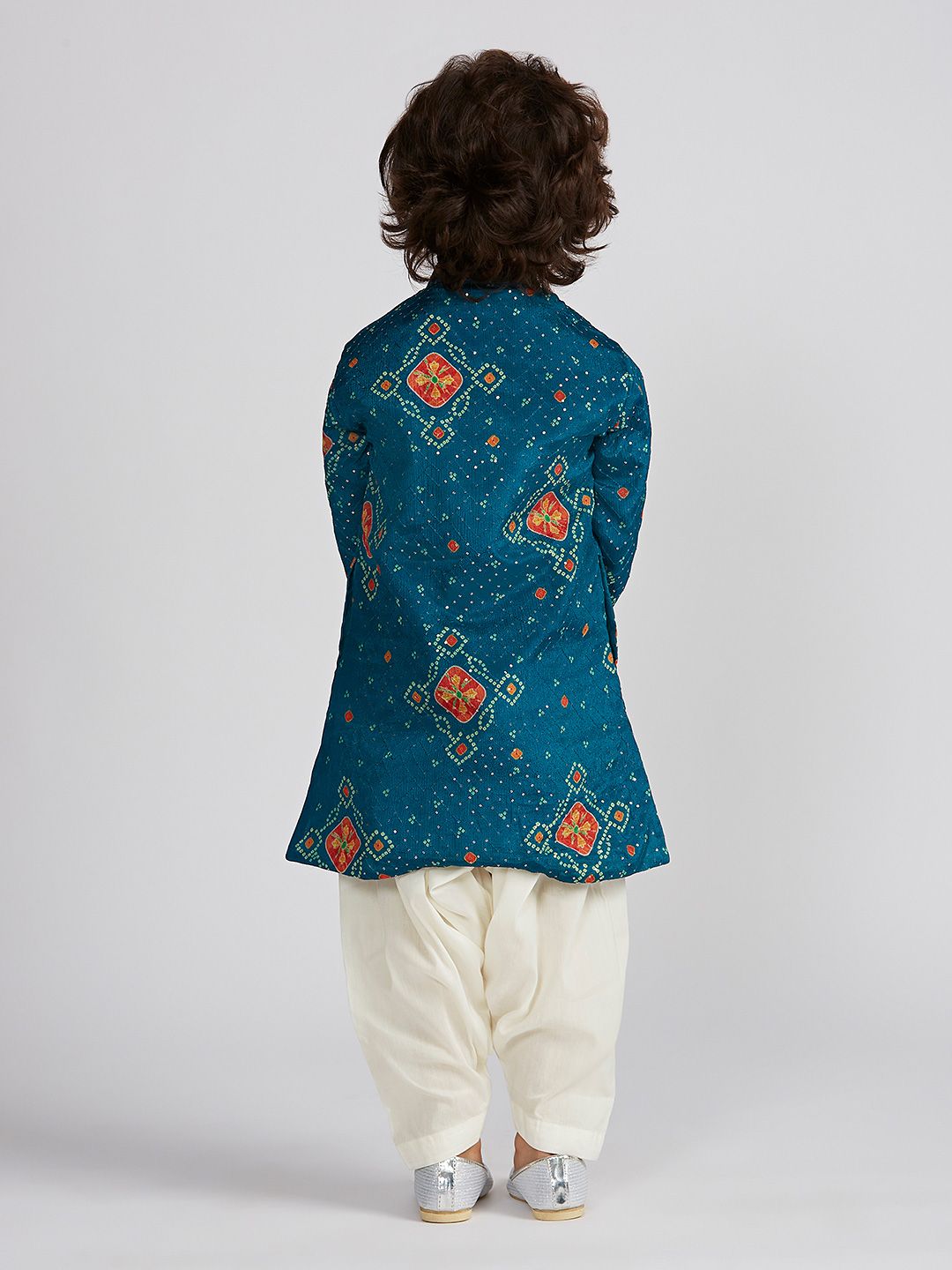 VASTRAMAY Boys Bandhani Printed Mandarin Collar Regular Sequinned Kurta With Patiala