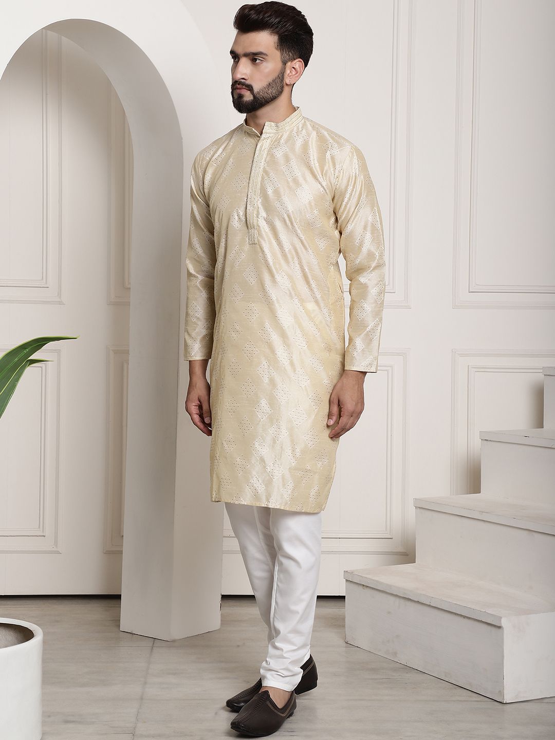SOJANYA Geometric Woven Design Kolar Mandarin Jacquard Silk Kurta Biasa Dengan Churidar