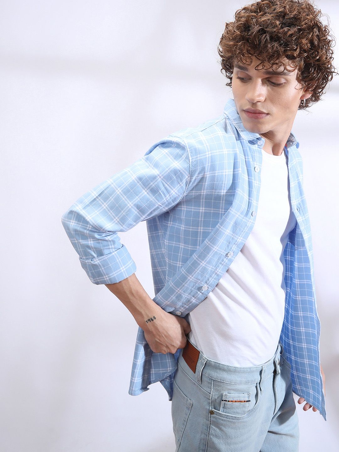 The Indian Garage Co Men Blue & White Slim Fit Checked Casual Shirt