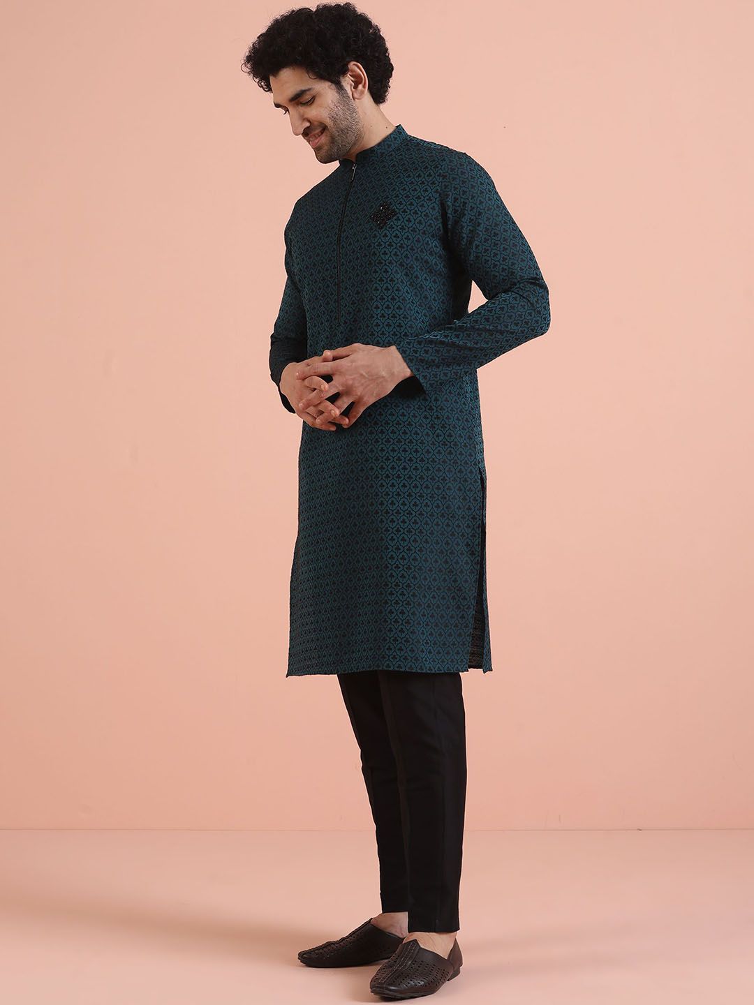 KISAH Men Floral Embroidered Kurta