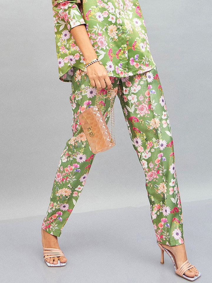SASSAFRAS Women Floral Printed Mid Rise Straight Fit Regular Trousers