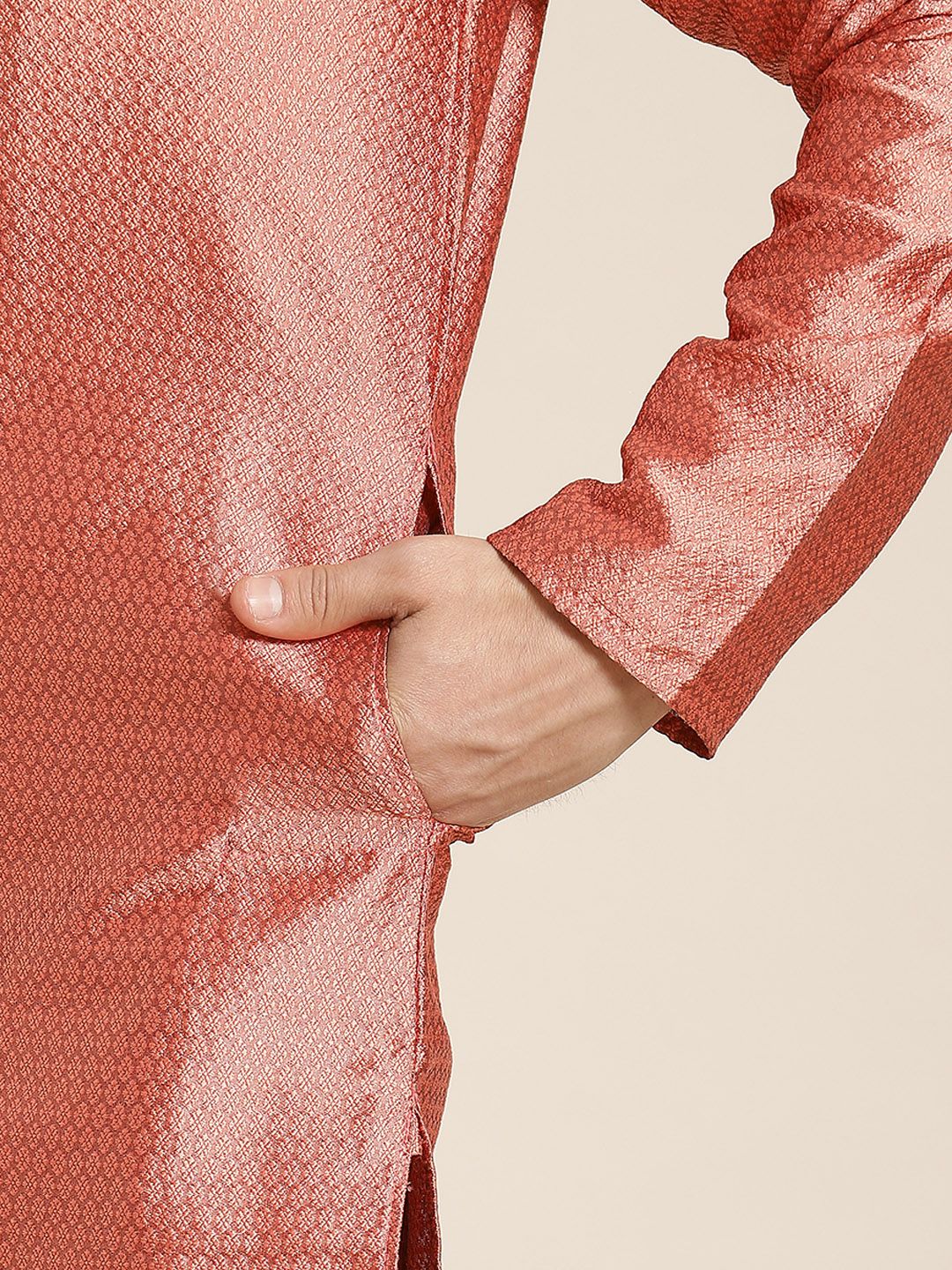 SOJANYA Kurta Rekaan Sendiri Berwarna Peach Lelaki