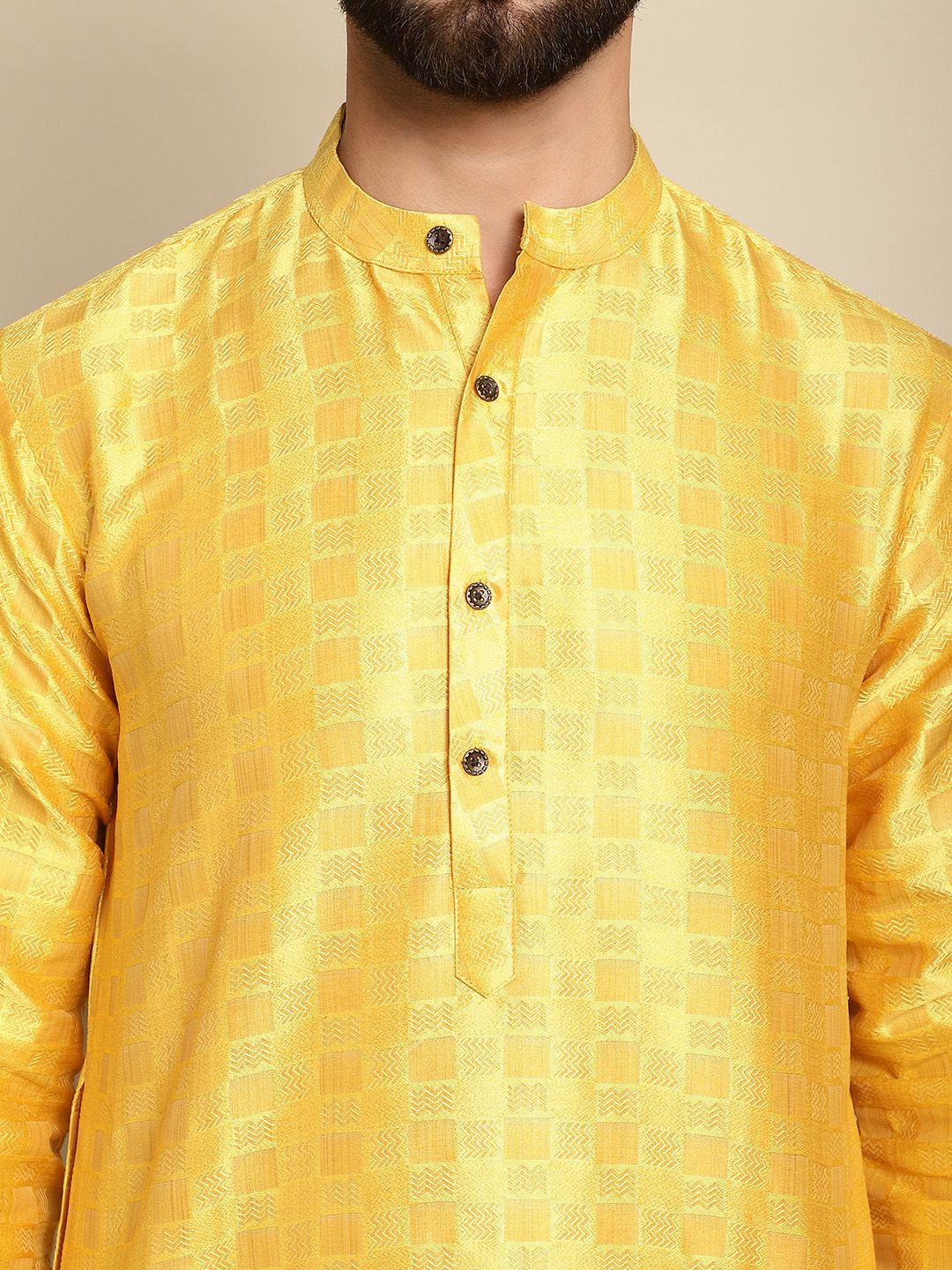 Anouk Yellow Mandarin Collar Geometric Woven Design Kurta Sutera Jacquard dengan Piyama
